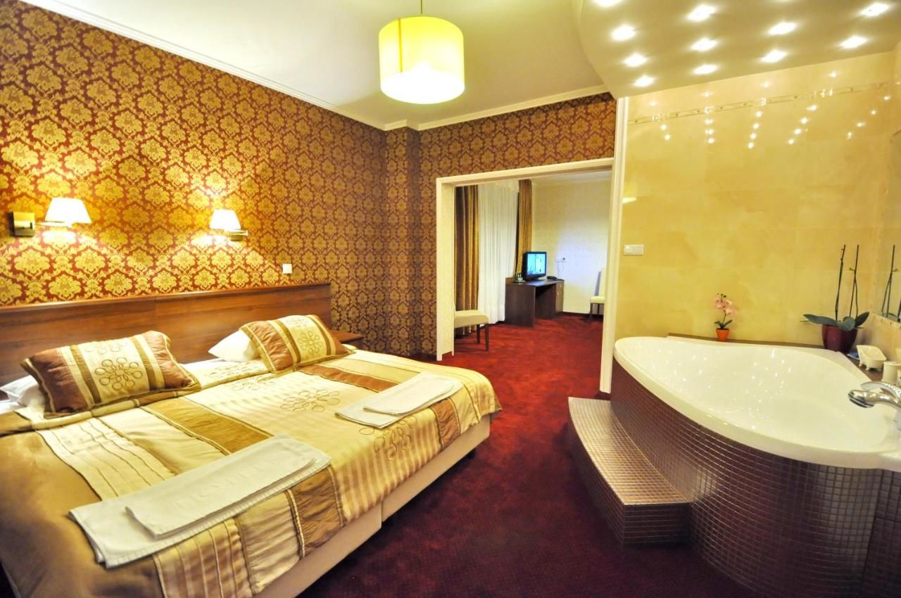 Отель Hotel Chabrowy Dworek Тересин-30