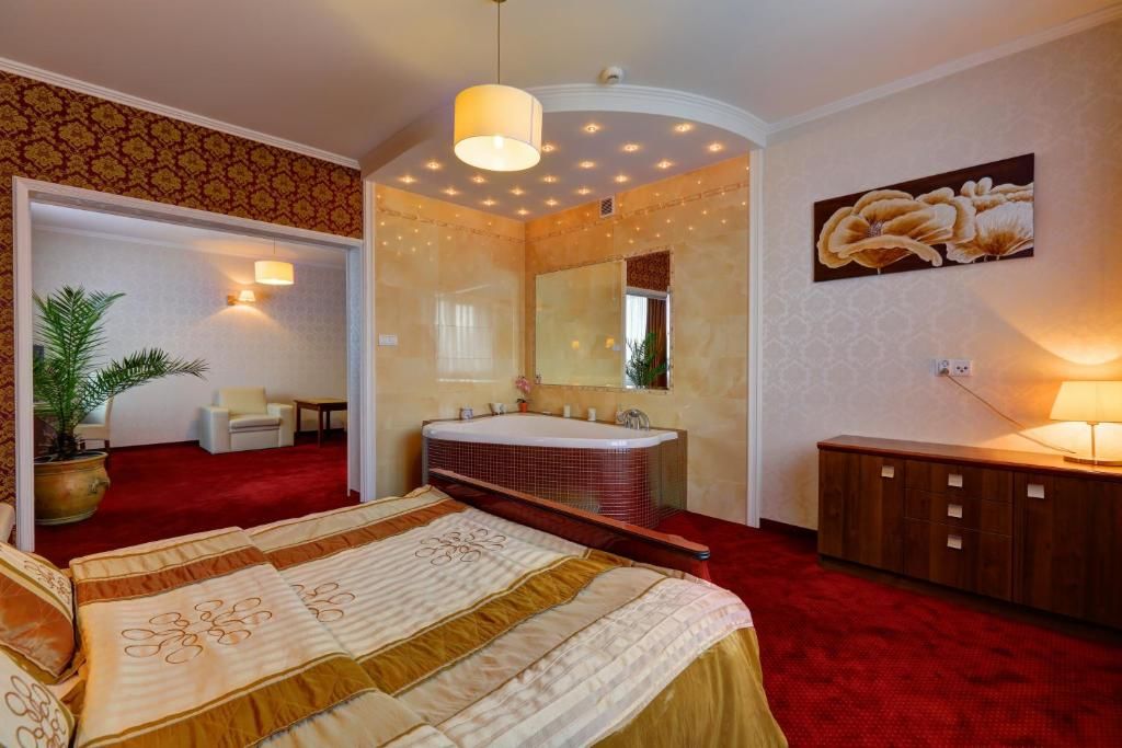 Отель Hotel Chabrowy Dworek Тересин-56