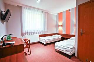Отель Hotel Chabrowy Dworek Тересин Двухместный номер с 2 отдельными кроватями-2