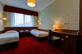 Отель Hotel Chabrowy Dworek Тересин Двухместный номер с 2 отдельными кроватями-3
